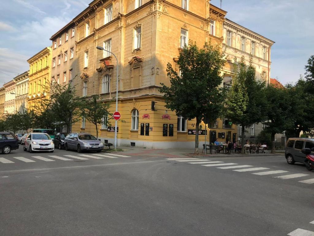 Rooms Veveri - Uvoz, 10 Min Pesky Do Centru Brno Exterior foto